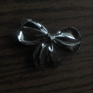 Beau Silver Bow Brooch